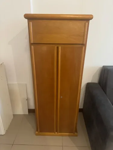 Armário madeira