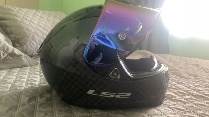 Capacete de carbono LS2
