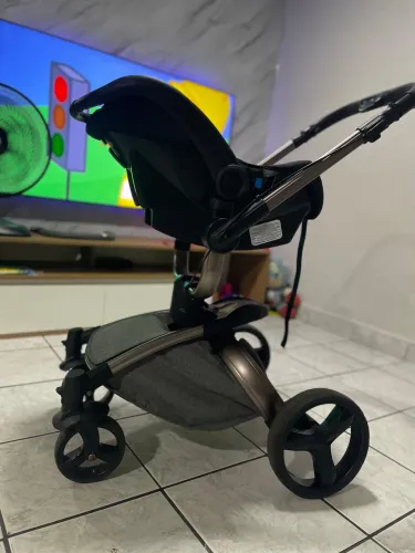 Carrinho de bebê + Bebê Conforto 2 em 1 - R$ 650