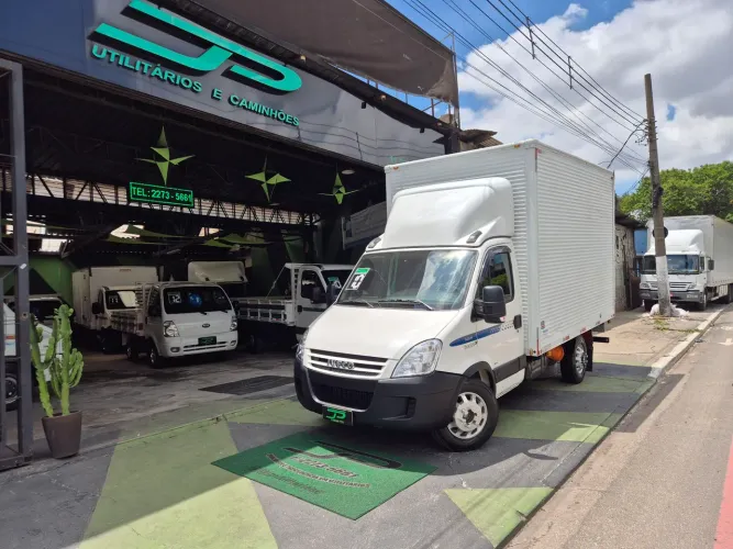 Iveco Daily 35s14 2010 c/bau 4,00 x 2,50 mts,rodas alumínio, pneus 17,5 novos,raridade