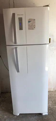 Vendo geladeira Electrolux duplex frost free