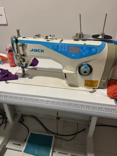 Máquina de Costura Reta