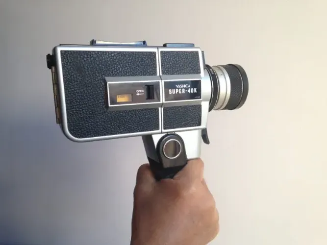 Filmadora Super 8 Yashica Super-40K com Estojo