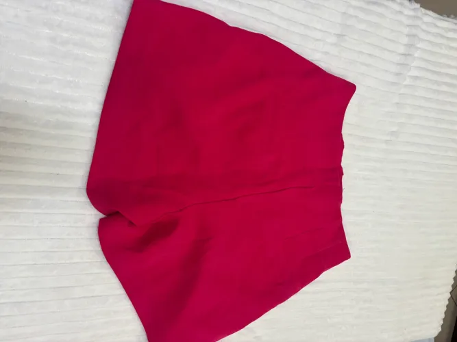 Short Alfaiataria Feminino Cintura Alta com Pregas Pink / Fúcsia