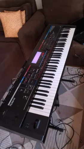 Teclado sintetizador Roland Juno stage 76 