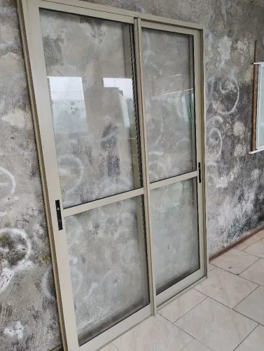 Porta vidro alumínio tamanho 1.52 de largura por 2.30 a altura seminona