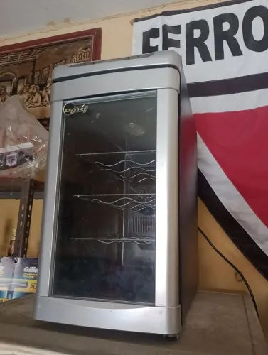 Vendo adega ?  de vinho