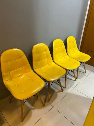 Kit Com 4 Cadeiras