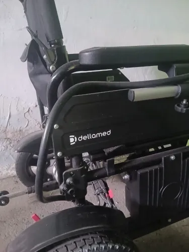 Vendo cadeira de rodas elétrica nova