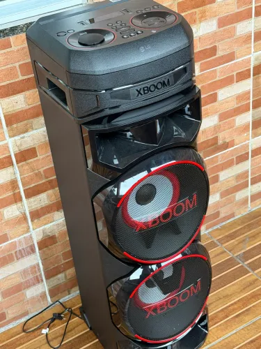 Vendo caixa de som XBOOM perfeita 1 mês de uso só paguei nela 1900$ ainda vai com