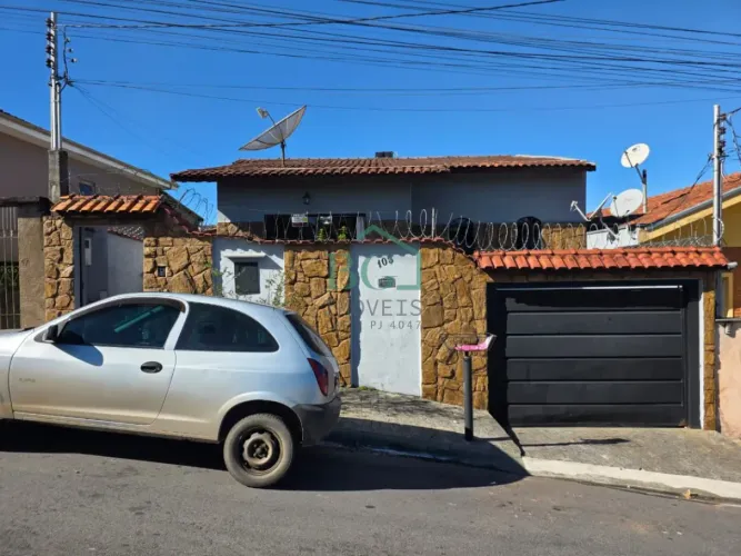 Excelente casa á venda no bairro Vila Caio Junqueira em Poços de Caldas MG.