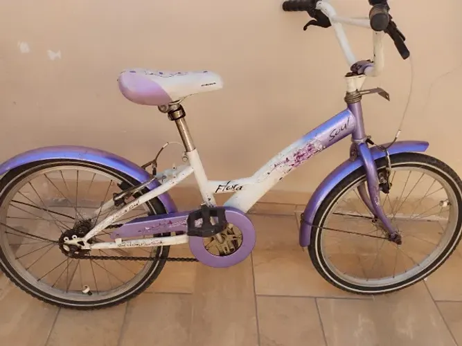 Bicicleta menina 