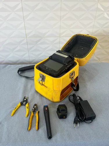 Máquina de Fusão de Fibra Óptica (Fusion Splicer)