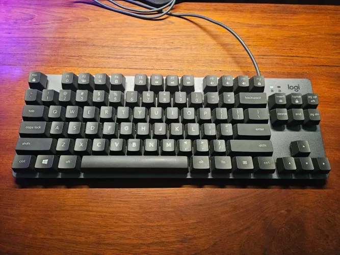 Teclado Mecânico Logitech K835 TKL - Alumínio 