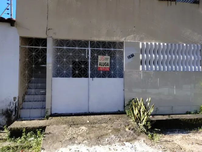 Casa Plana na Primeiro de Janeiro