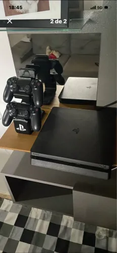 Vendo ps4 dois controle 8 jogos