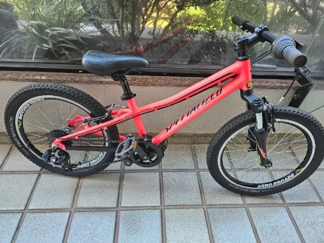 Bicicleta infantil Specialized hot rock aro 20