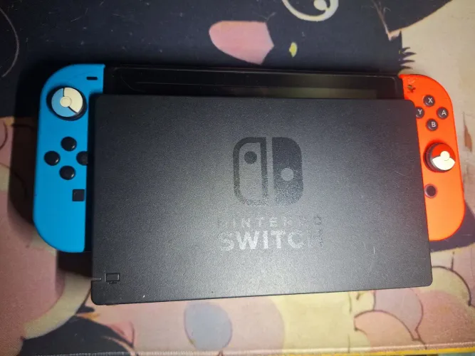Nintendo Switch V2 + Mario Kart