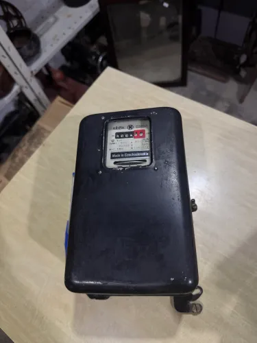 Antigo medidor de luz anos 50