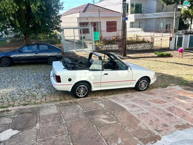 Ford Escort XR3 1.8 / 1.6 Conversível 1991