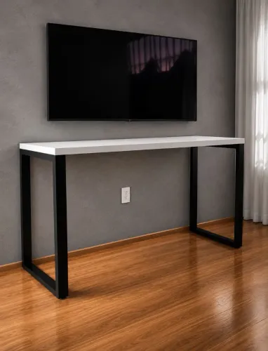 Mesa de Escritório em MDF e Estrutura de Metal