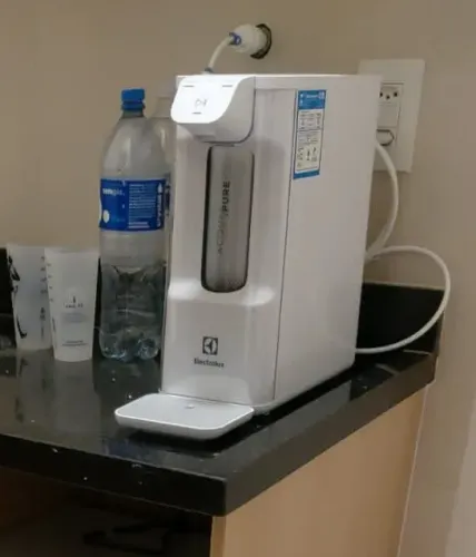 Purificador de Água Gelada Fria e Natural Eletronico Placa Compacto Electrolux PE12B
