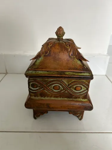 Caixa decorativa de ferro