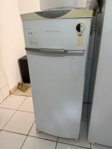 Frezee semi novo fros free