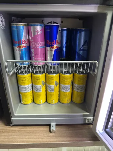 Expositor Redbull com iluminação