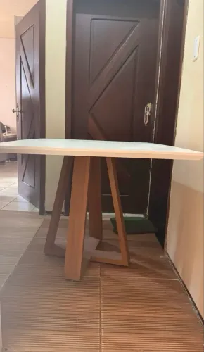 Vendo mesa de 1,20x90 em perfeito estado, com apenas 4 meses de uso