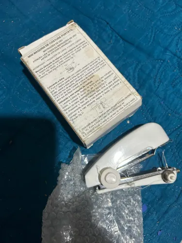 Mini máquina de costura portátil