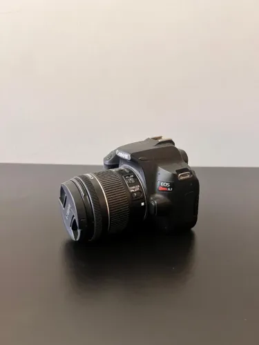 Camera Canon SL3 + Lente 18/55mm + Lente 24mm + Microfone Lapela Boya By WM4