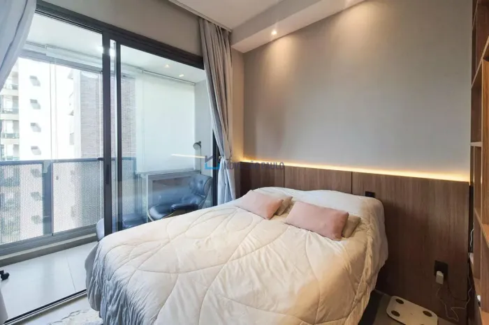 Studio Moema 27m² com Pé-Direito Imponente de 3,04m