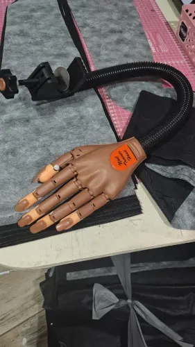 Mão de treino para manicure