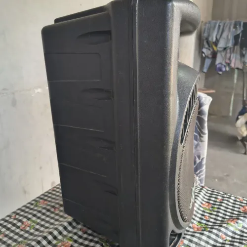 VENDE-SE CAIXA DE SOM E BOAS CONDIÇÕES<br><br>CONTATO * SOMENTE WHATSAPP
