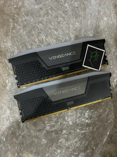 Memória RAM Corsair Vengeance RGB 96Gb 6600Mhz