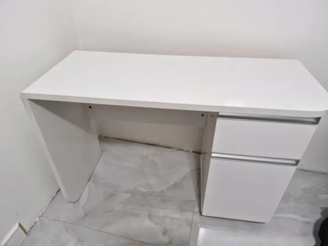 Escrivaninha branca MDF com porta e gaveta - ótimo estado