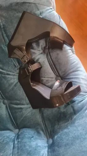 MELISSA MAR WEDGE PRETA NÚMERO 35 Veste também 36 forma grande.