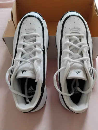 Tênis Adidas