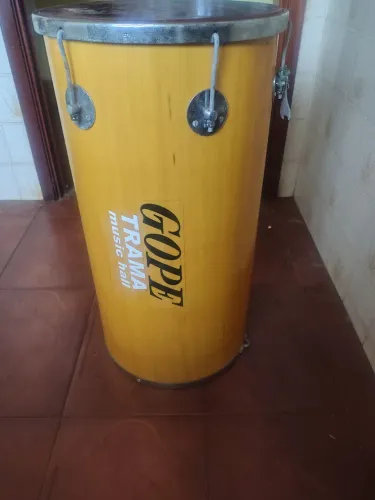 Vendo tantam instrumentos músicais