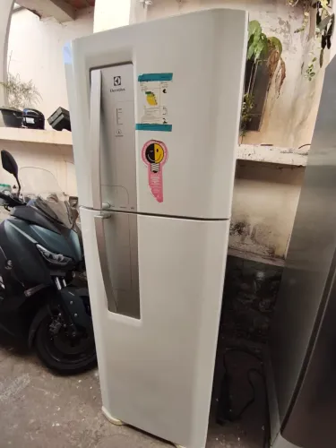 Geladeira semi nova
