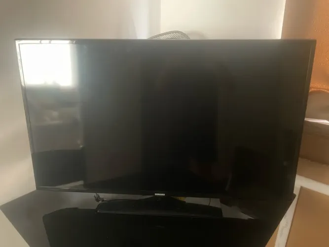 Vendo televisão Samsung 46?