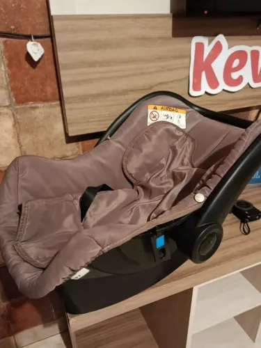 Vende-se bebê conforto