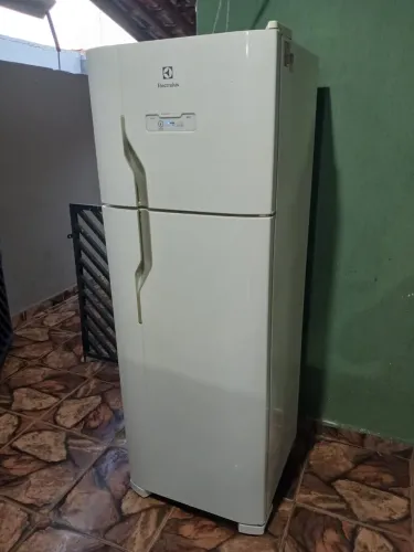 Geladeira Electrolux frost free funcionando perfeitamente 