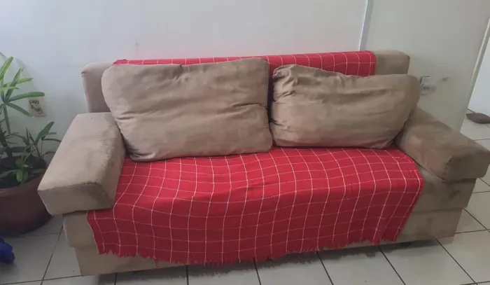 Vende-se Sofá ? Cama - 4 lugares e se torna cama casal