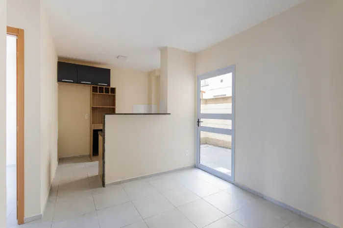 Apartamento com 2 Quartos para alugar, 37m² - Forquilhas