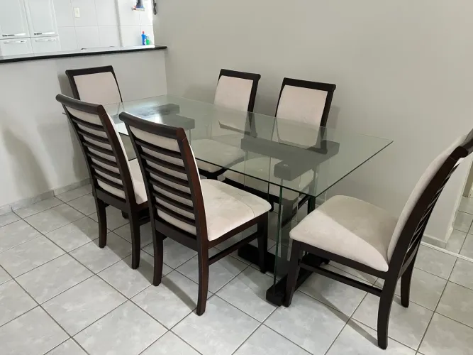 Mesa de jantar Jacauna com 06 cadeiras