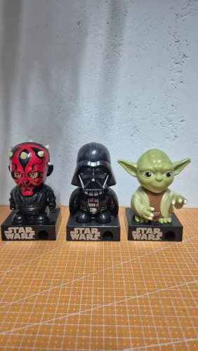 Dispencer de balinha Star Wars Yoda e Darths - Hobbies