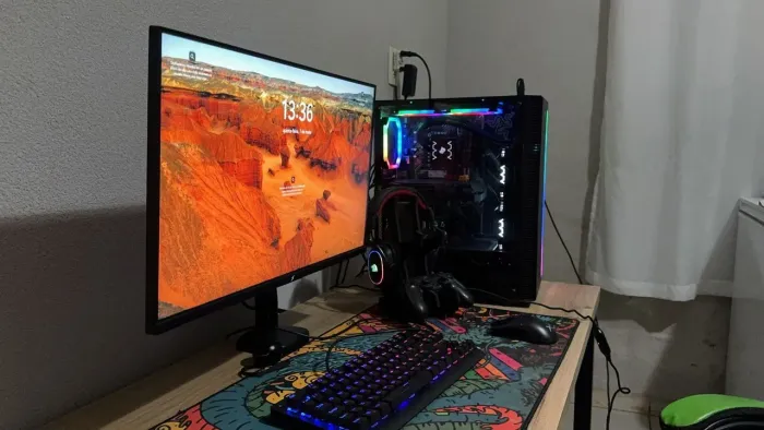 PC GAMER COM MESA E CADEIRA INCLUSO