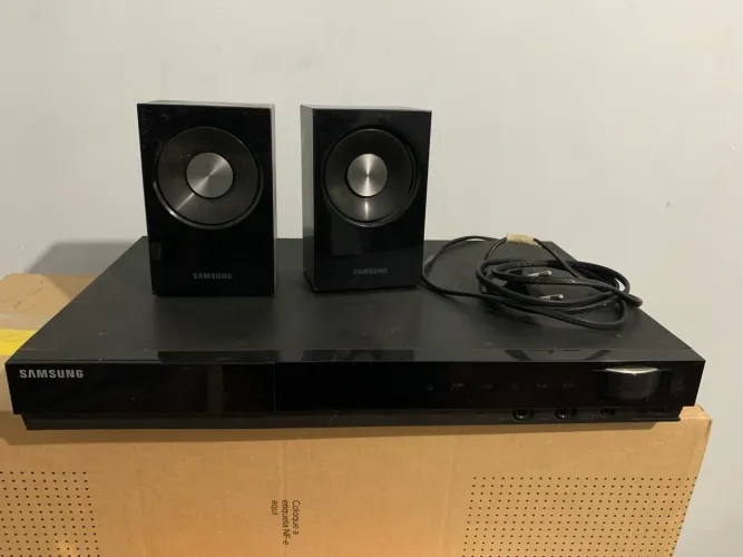 Par de caixas de som Samsung